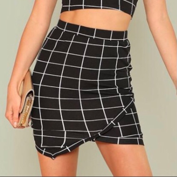 SHEIN Black Plaid Grid Wrap High Waist Skirt/Short - Picture 2 of 11